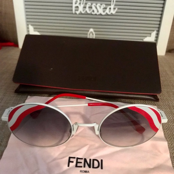 SOLD❌Fendi sunglasses - Picture 9 of 11
